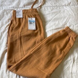 Nike classic Jogger Pants in Warm Brown